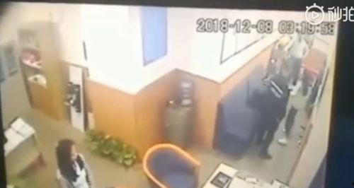 酒吧最新事件爆料视频完整版,揭秘完整版爆料视频背后的惊人真相 第2张 酒吧最新事件爆料视频完整版,揭秘完整版爆料视频背后的惊人真相 第2张